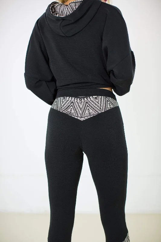 Leggings Black and Beige Aztec