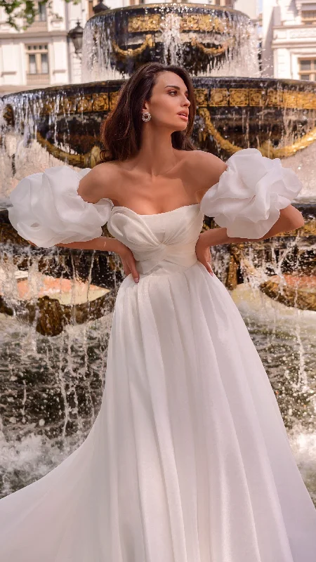 Modern Strapless Organza Wedding Dress with Removable Puffy Sleeves