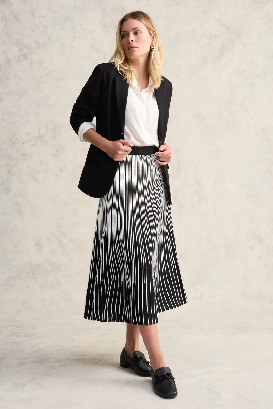 Gradual Stripe Skirt